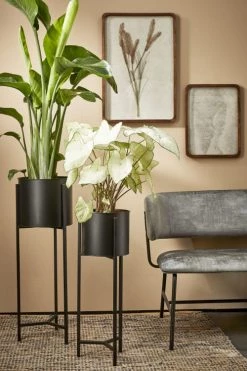 Mica Decorations Pots, Cache-pots Et Jardinières D'extérieur 2 Cache-pots Et Pieds En Métal Noir H79 -Parasols Soldes Magasin 2 cache pots et pieds en metal noir h79 1