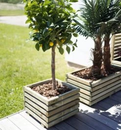 Jardipolys Pots, Cache-pots Et Jardinières D'extérieur Bac à Fleurs En Bois De Pin Carré L-40cm -Parasols Soldes Magasin bac a fleurs en bois de pin carre l 40cm 2