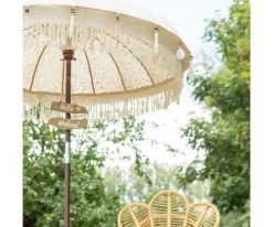 Meubles & Design Parasols Parasol En Bois Et Tissu Blanc à Pompons -Parasols Soldes Magasin parasol en bois et tissu blanc a pompons 1