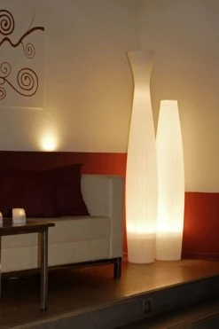 Serralunga Pots, Cache-pots Et Jardinières D'extérieur Pot à Fleur éclairé En Résine Recyclable Neutre D28cm -Parasols Soldes Magasin pot a fleur eclaire en resine recyclable neutre d28cm 2