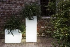 Serralunga Pots, Cache-pots Et Jardinières D'extérieur Pot à Fleur éclairé En Résine Recyclable Neutre H90cm -Parasols Soldes Magasin pot a fleur eclaire en resine recyclable neutre h90cm 2