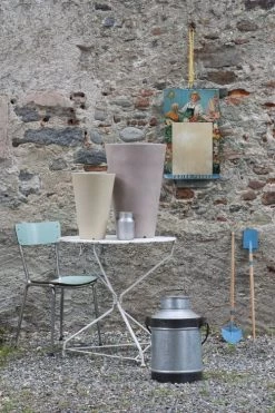 Serralunga Pots, Cache-pots Et Jardinières D'extérieur Pot à Fleur En Résine Recyclable Bleu Provence D40cm -Parasols Soldes Magasin pot a fleur en resine recyclable bleu provence d40cm 5