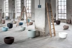 Serralunga Pots, Cache-pots Et Jardinières D'extérieur Pot à Fleur En Résine Recyclable Gris Tourterelle D47cm -Parasols Soldes Magasin pot a fleur en resine recyclable gris tourterelle d47cm 2