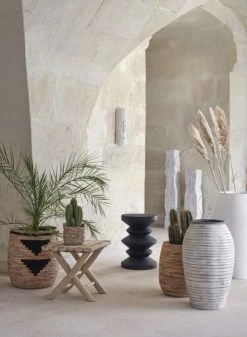 Maisons Du Monde Pots, Cache-pots Et Jardinières D'extérieur Pot De Jardin En Résine Blanche H76 -Parasols Soldes Magasin pot de jardin en resine blanche h76 1000 16 21 176731 11